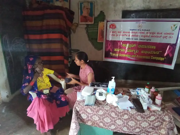 The screening team at work in a settlement of Shahapur taluk